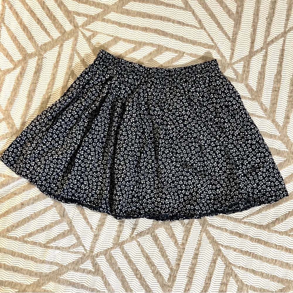 BRANDY MELVILLE Floral skirt with stretch waist